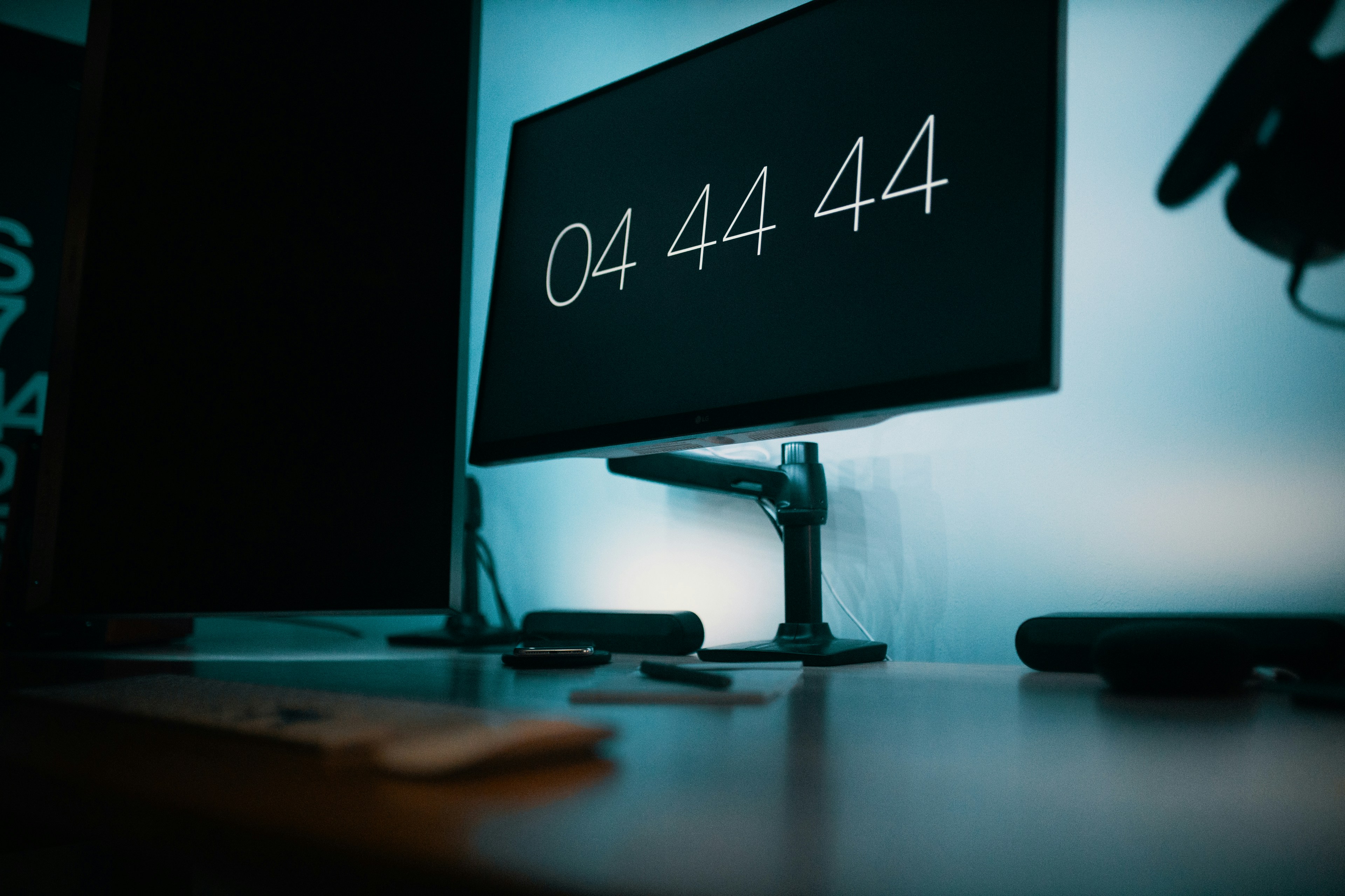  freelancer working with client